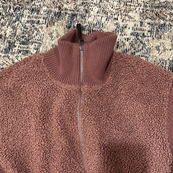 Varley Cozy Mauve Sherpa Jacket with Drawstring - Picture 8 of 9